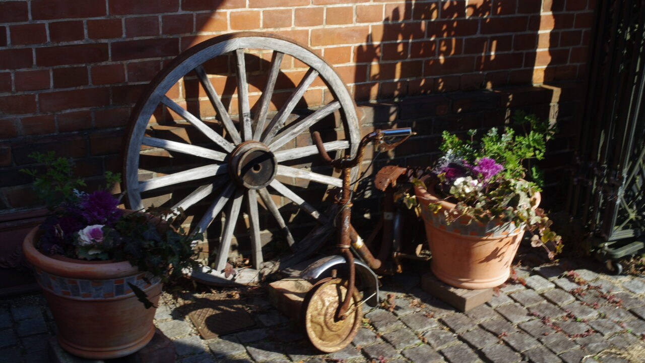 褒めることで人間関係が改善するイメージ