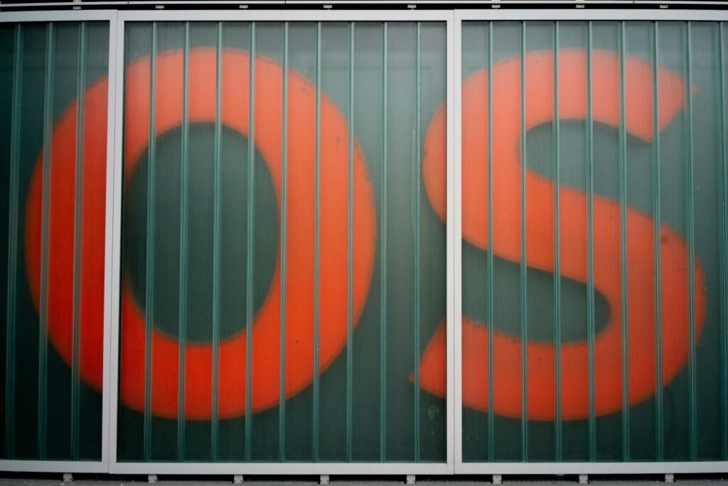 初心者でもわかるOSとは何か｜スマホとPCを例にITの基礎を理解するに関する画像